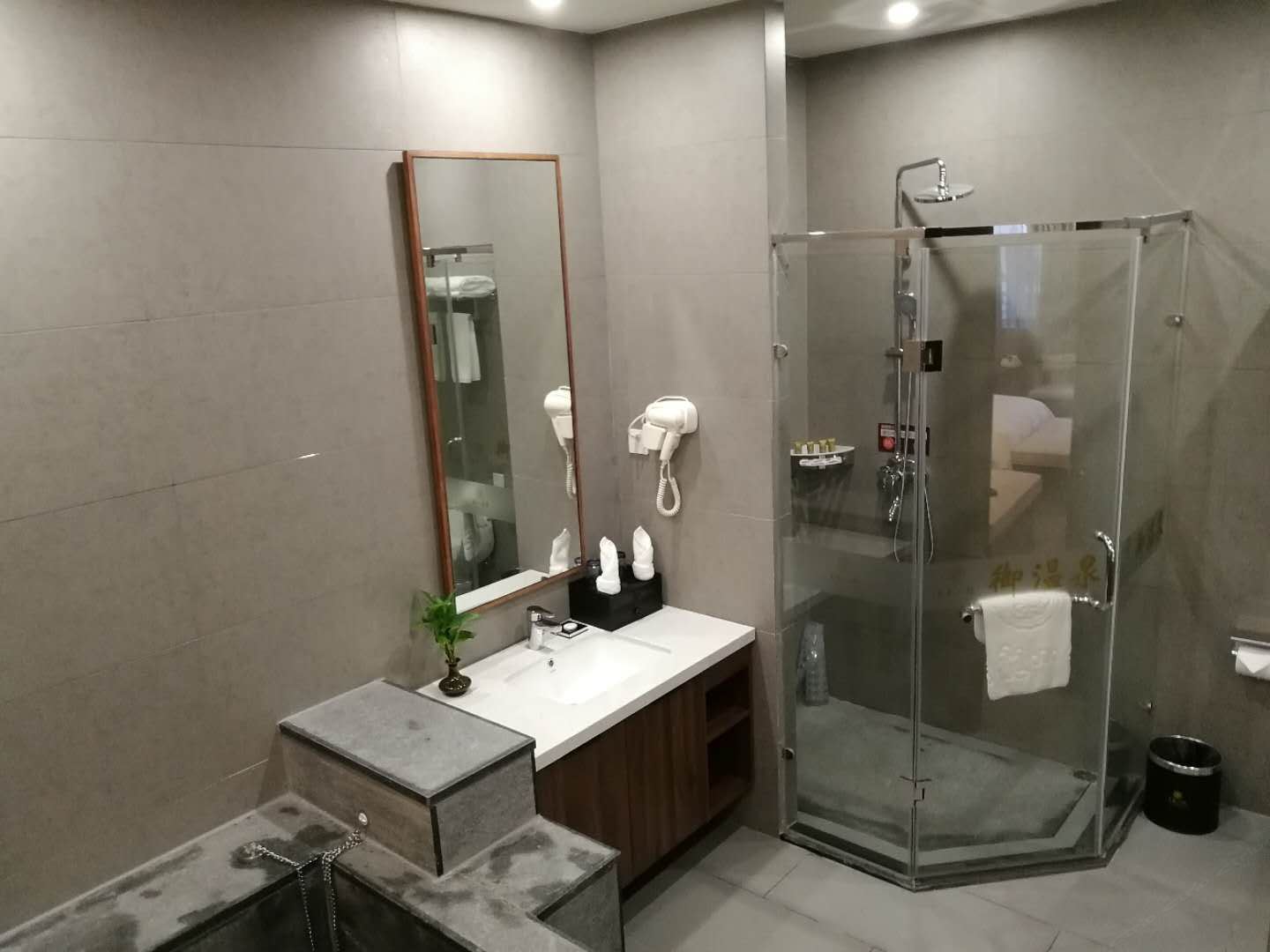 温泉公寓双床房