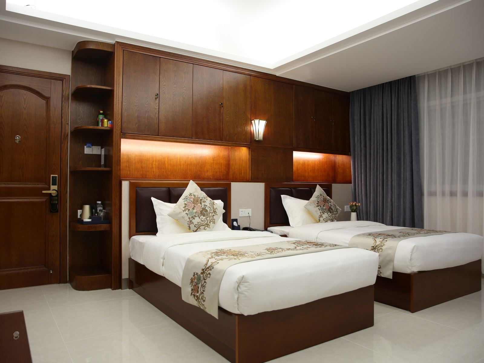 渔村海景套房四室一厅