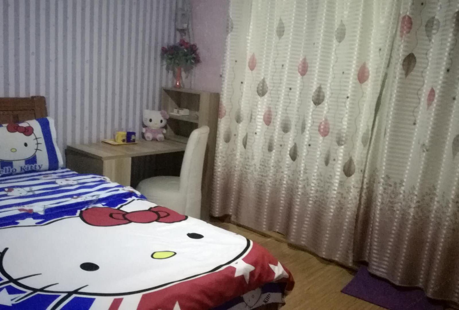 情侣大床房