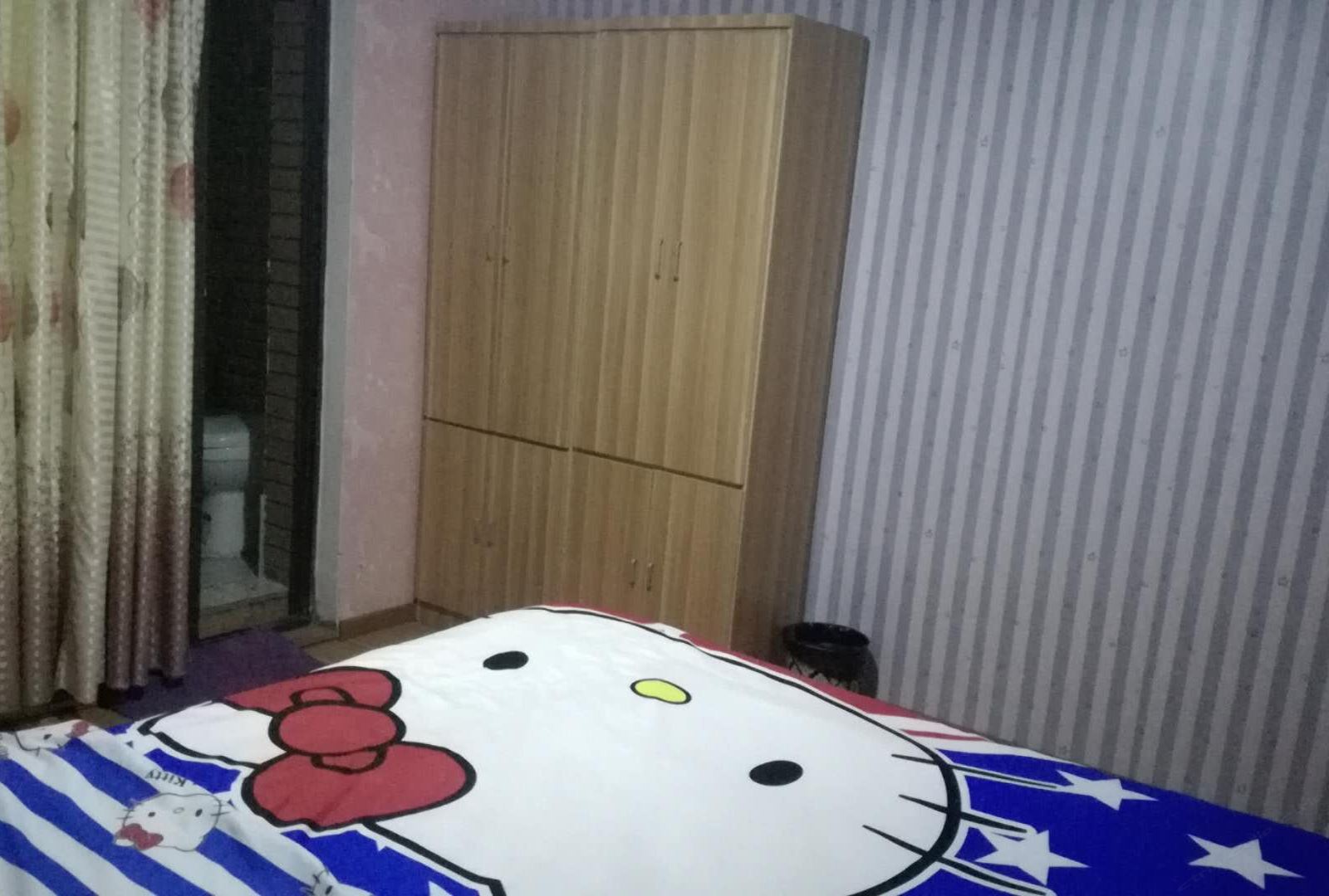 情侣大床房