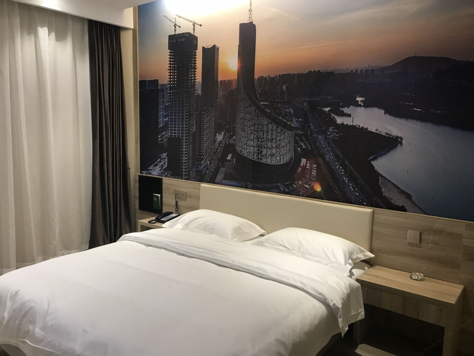 普通大床房(无窗)