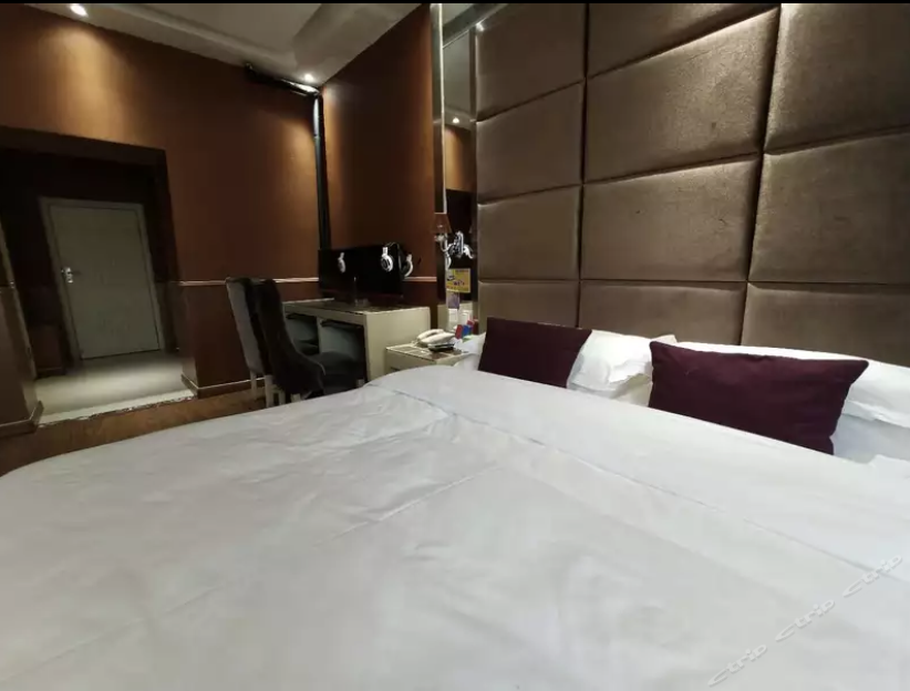 简约豪华大床房