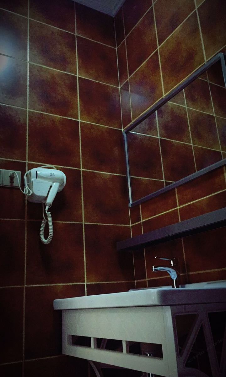 阳光豪华大床房