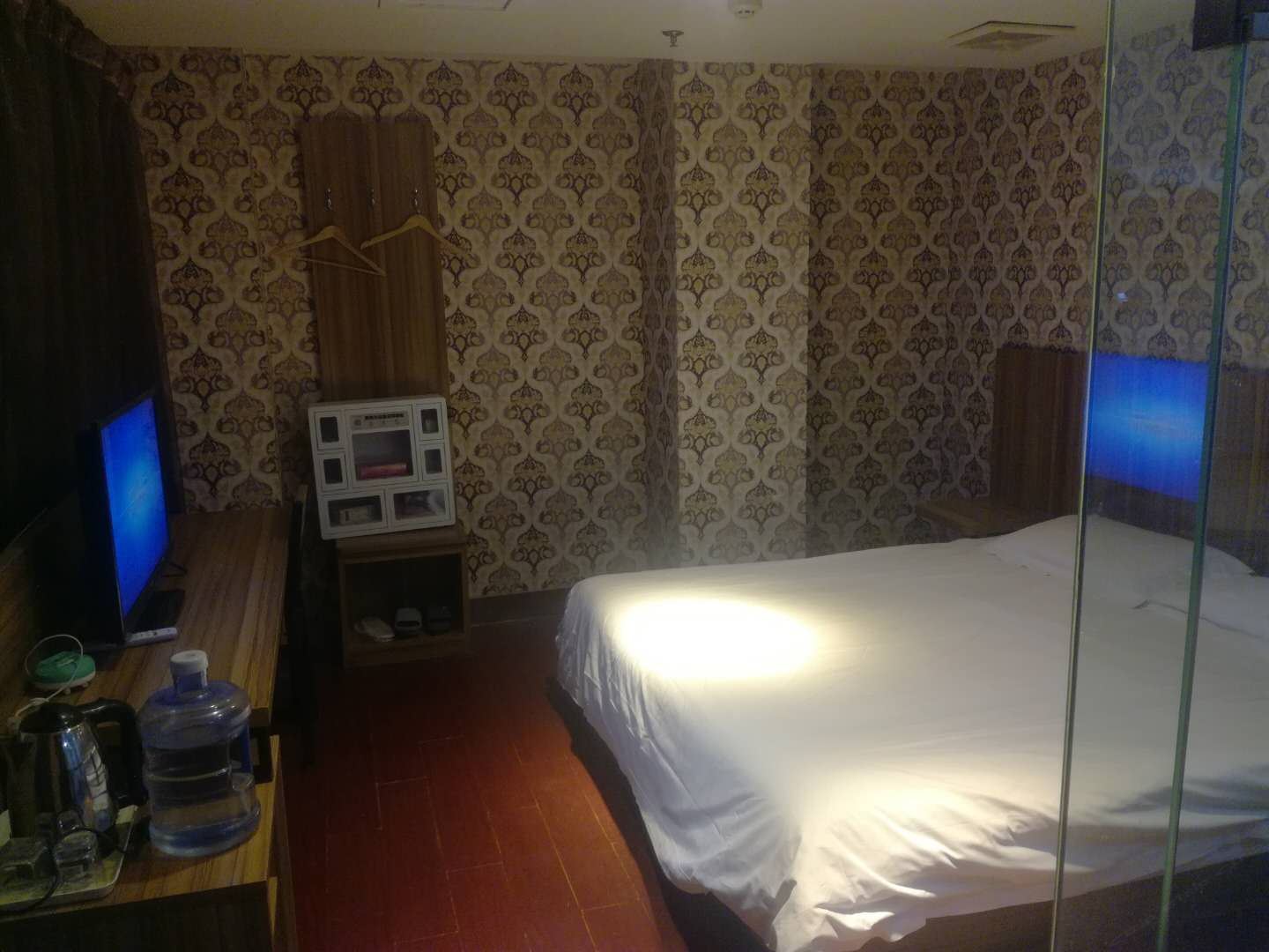大床间(无窗)