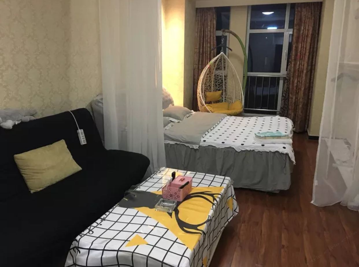 欧式轻奢主题房