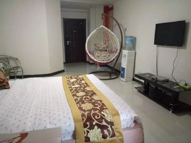 精装商务大床房