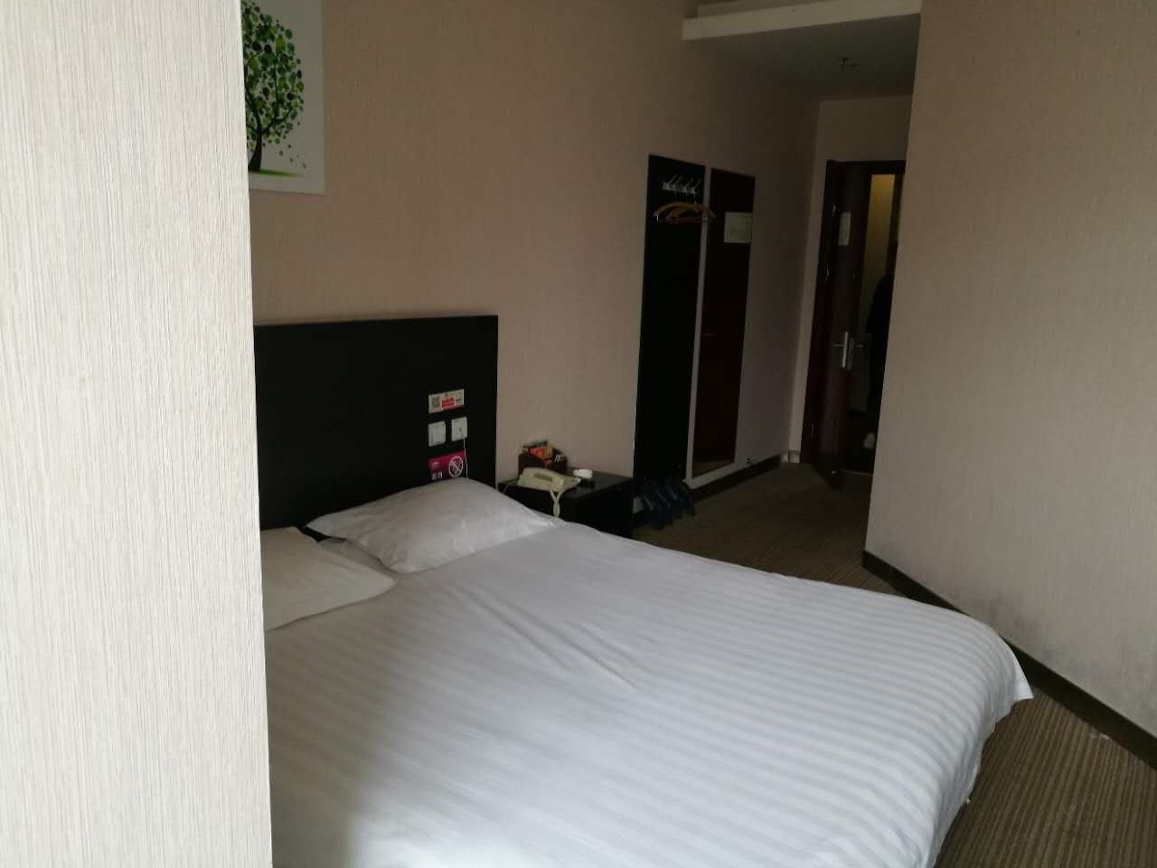 经济大床房