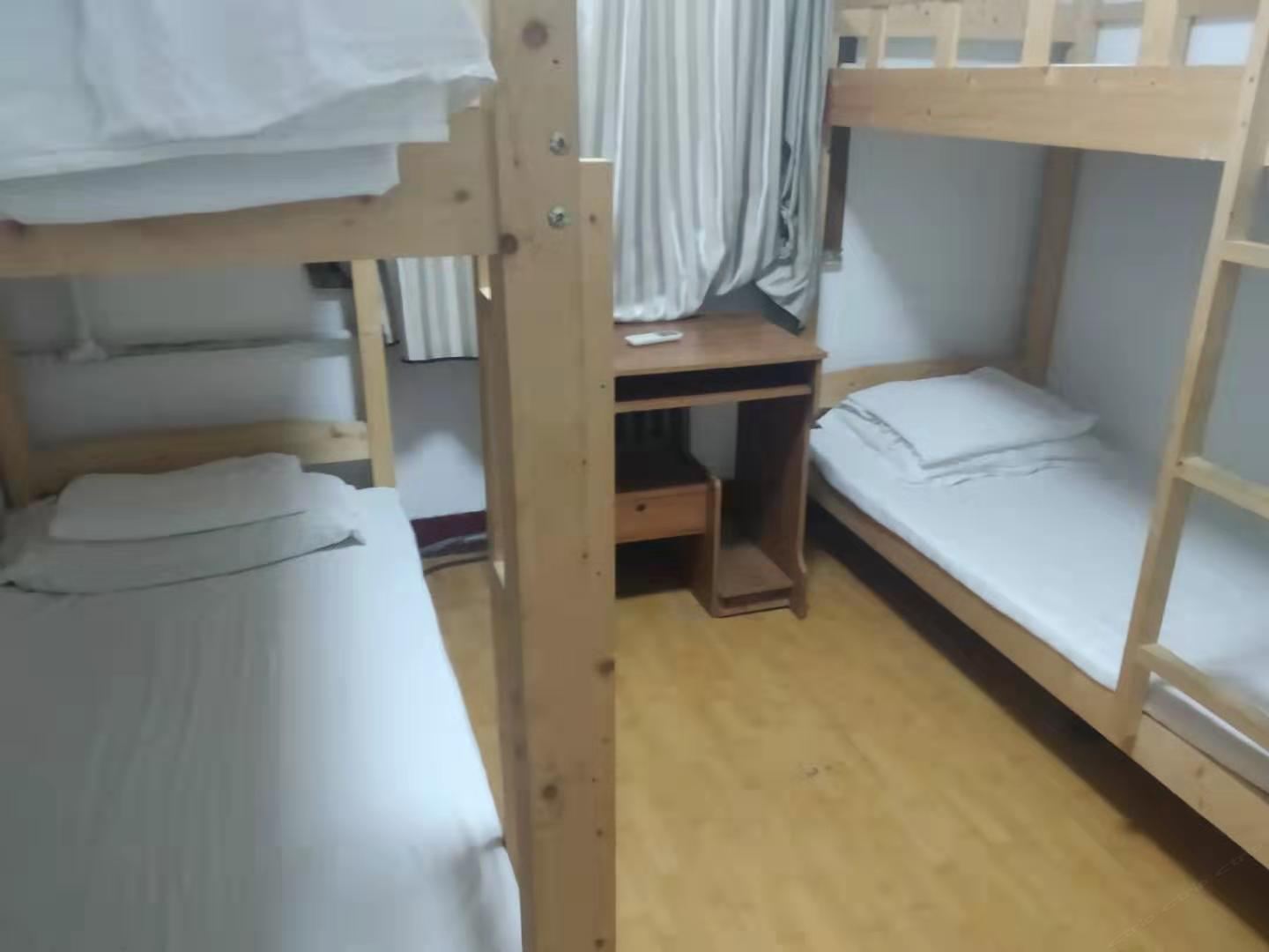 四人间(床位)(公共卫浴)