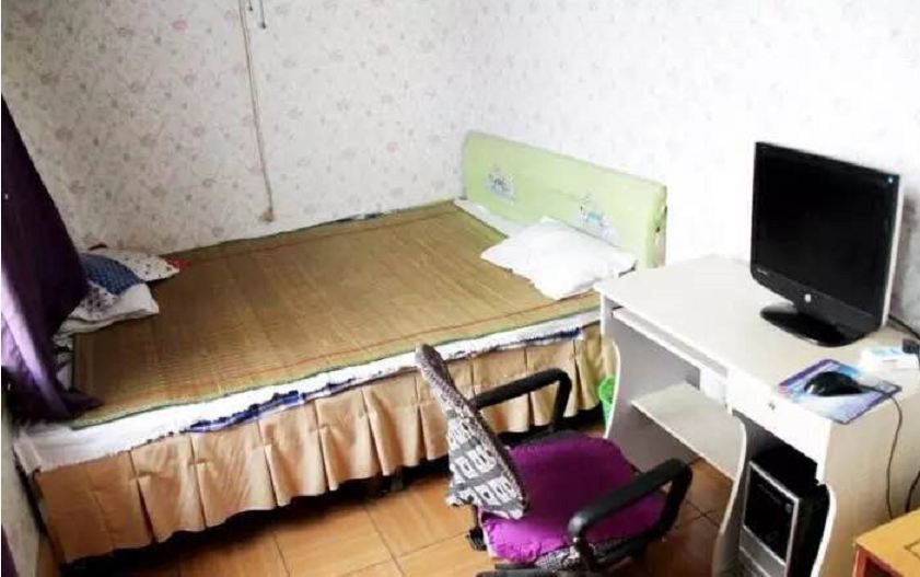 电脑大床房