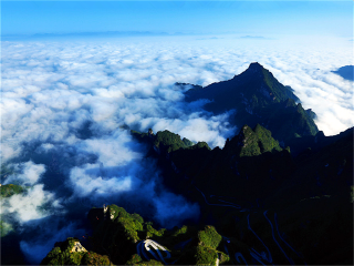 張家界天門(mén)山玻璃棧道旅游一次多少錢(qián)_8月張家界天門(mén)山玻璃棧道旅游_張家界天門(mén)山玻璃棧道旅游最佳路線