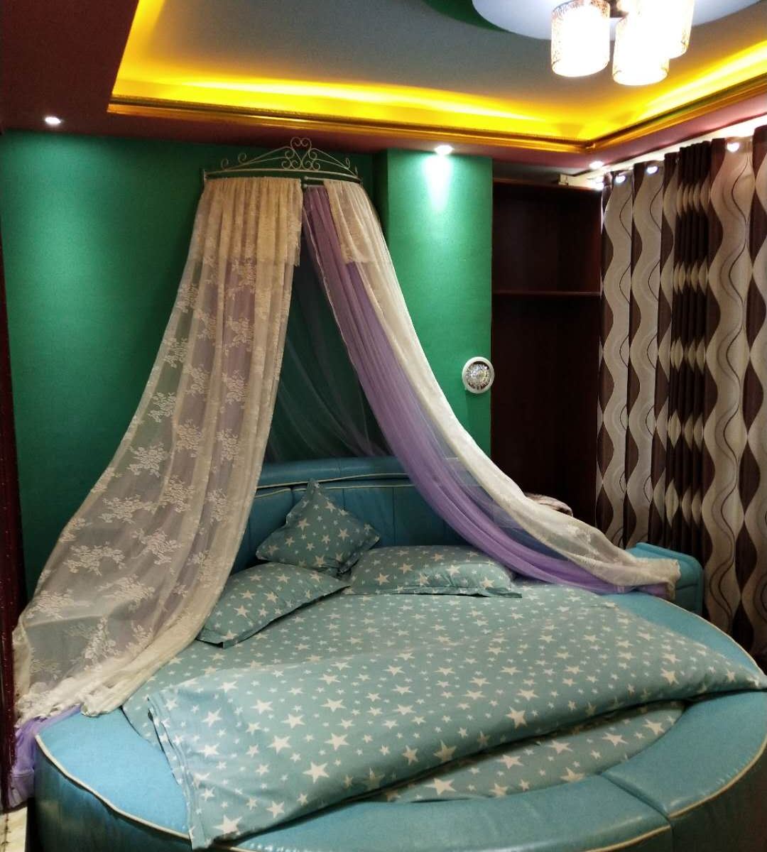 精品圆床房