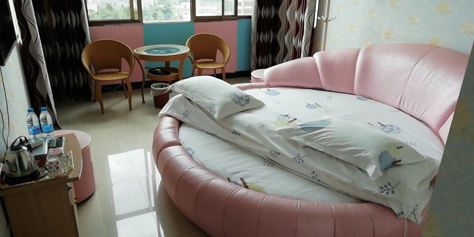 豪华大圆床房