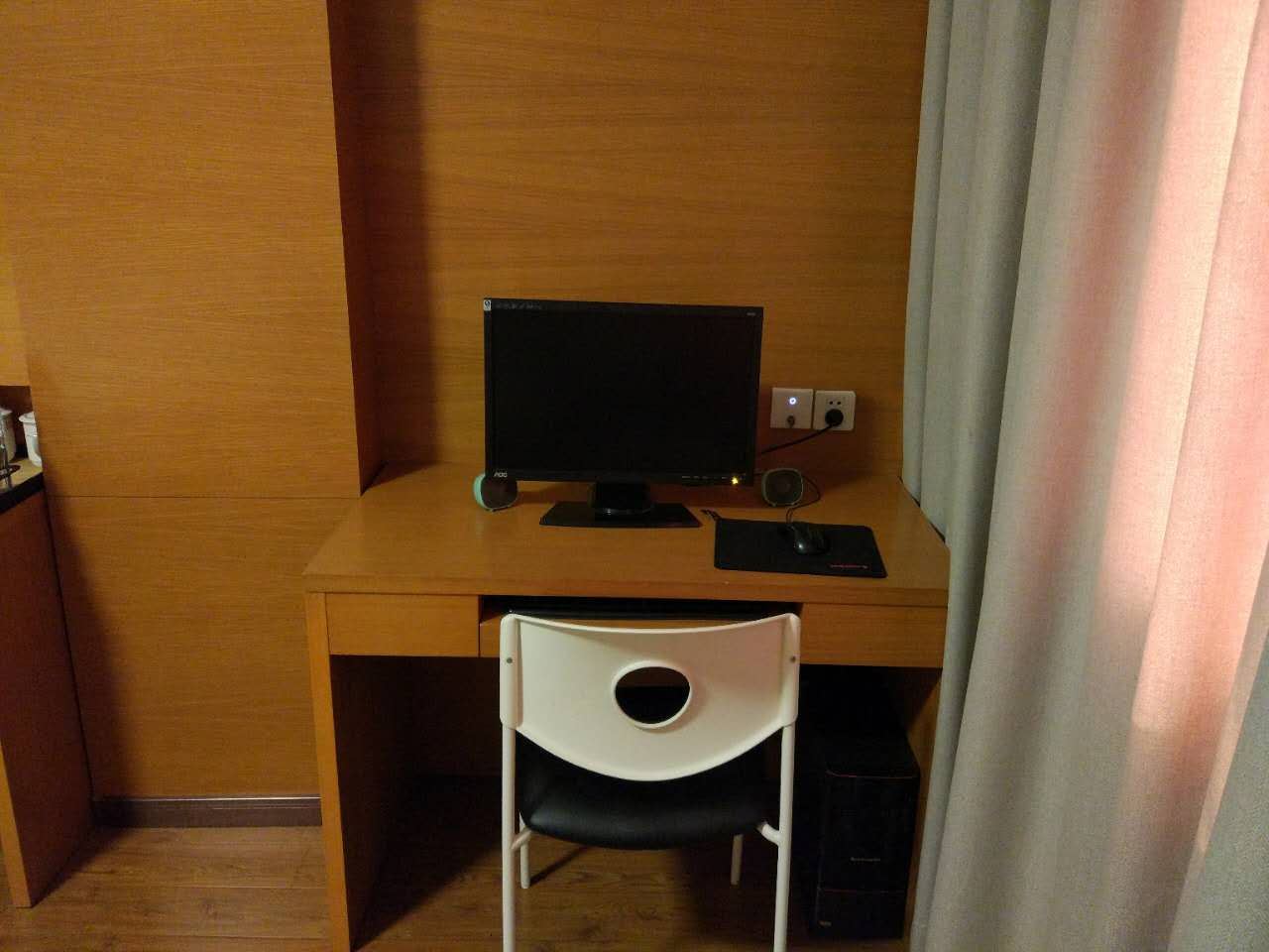电脑大床房