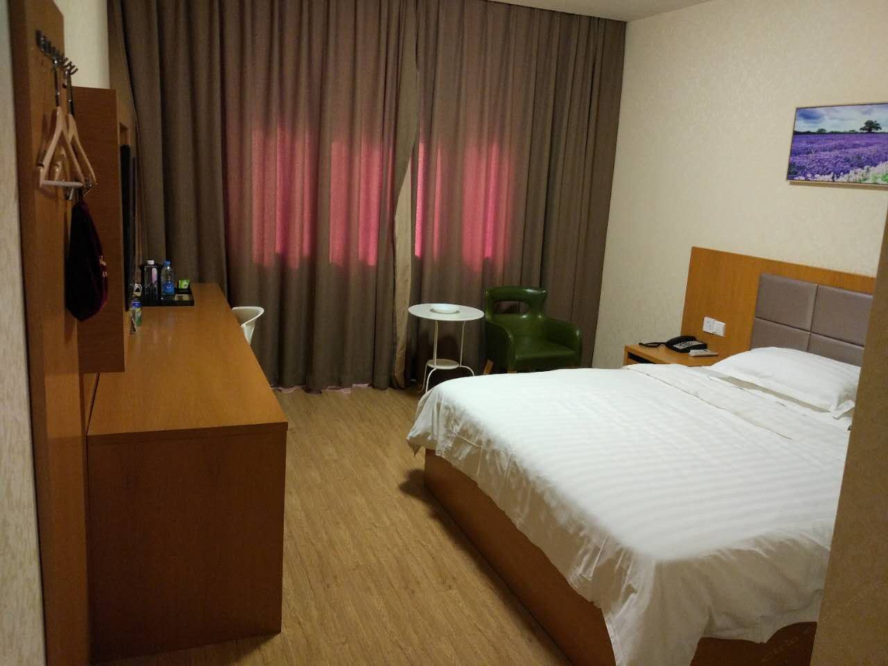 电脑大床房