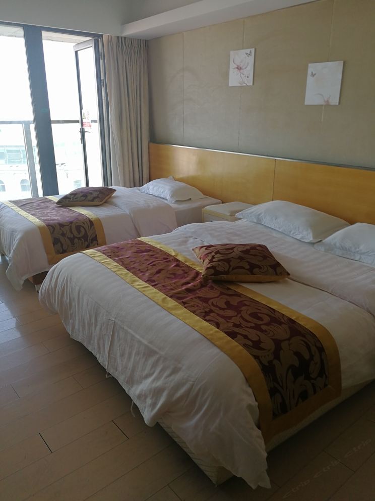 城景温馨家庭房