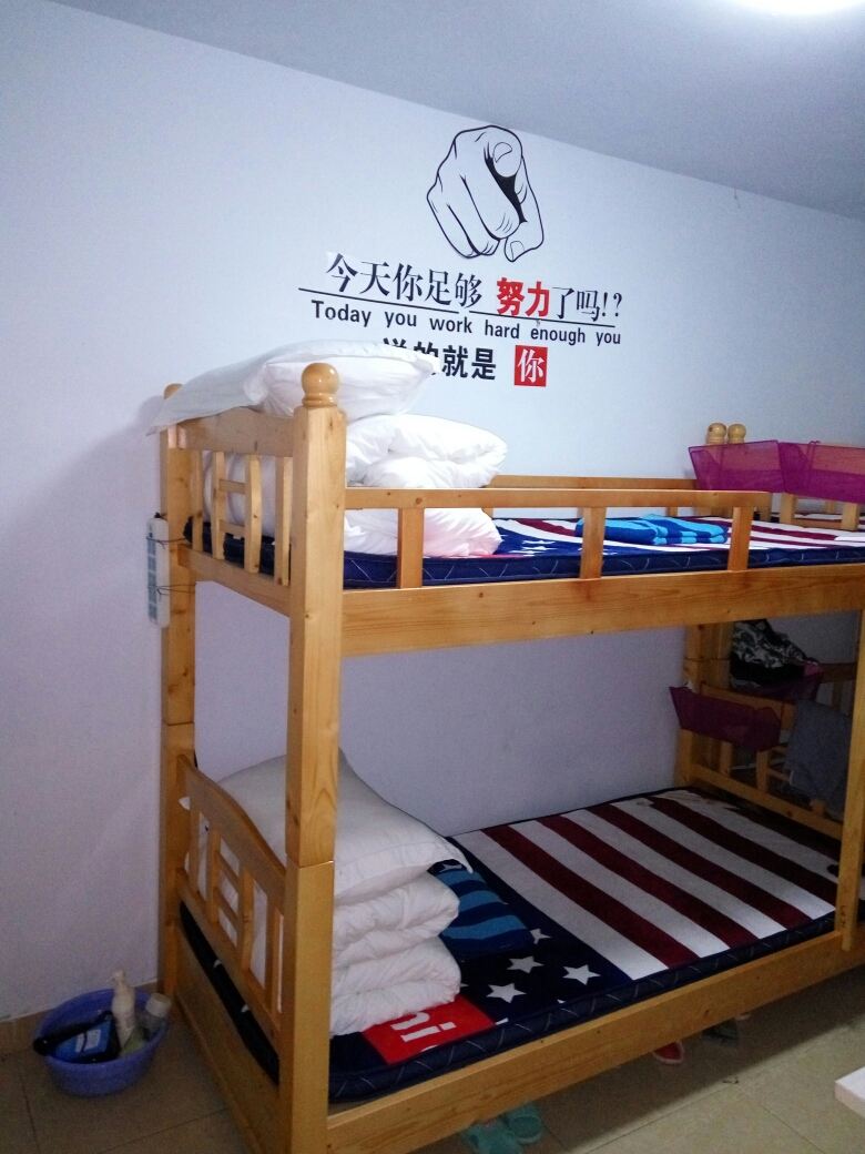 女生四人间