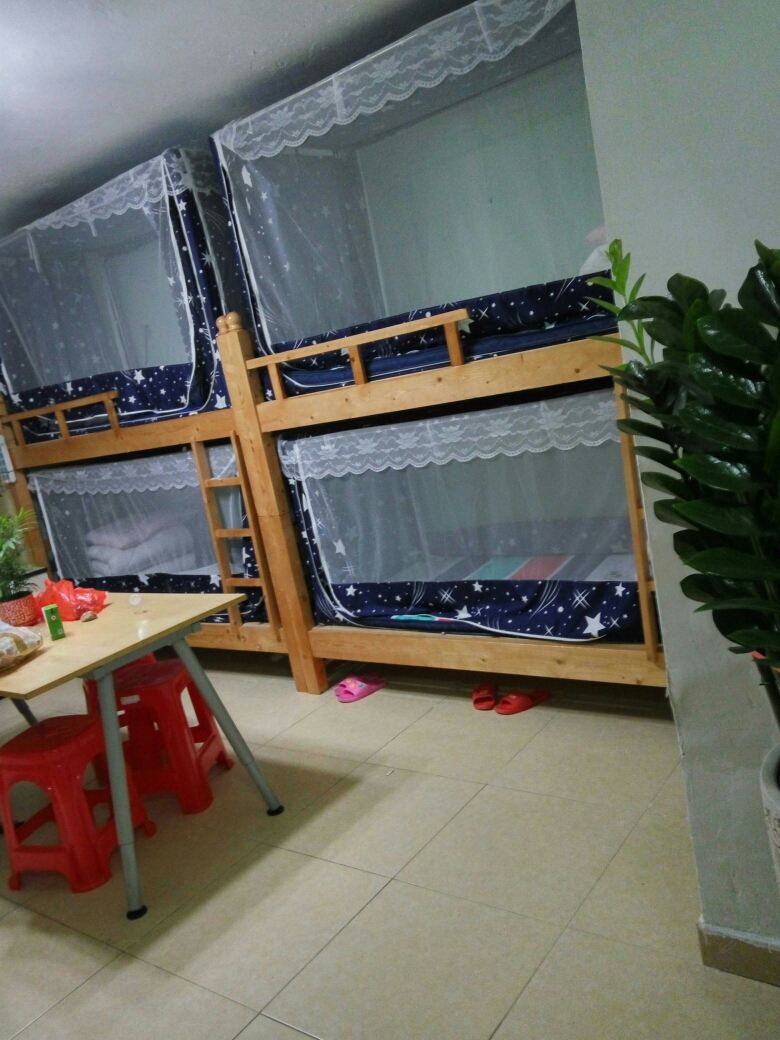 女生特惠六人间床位房