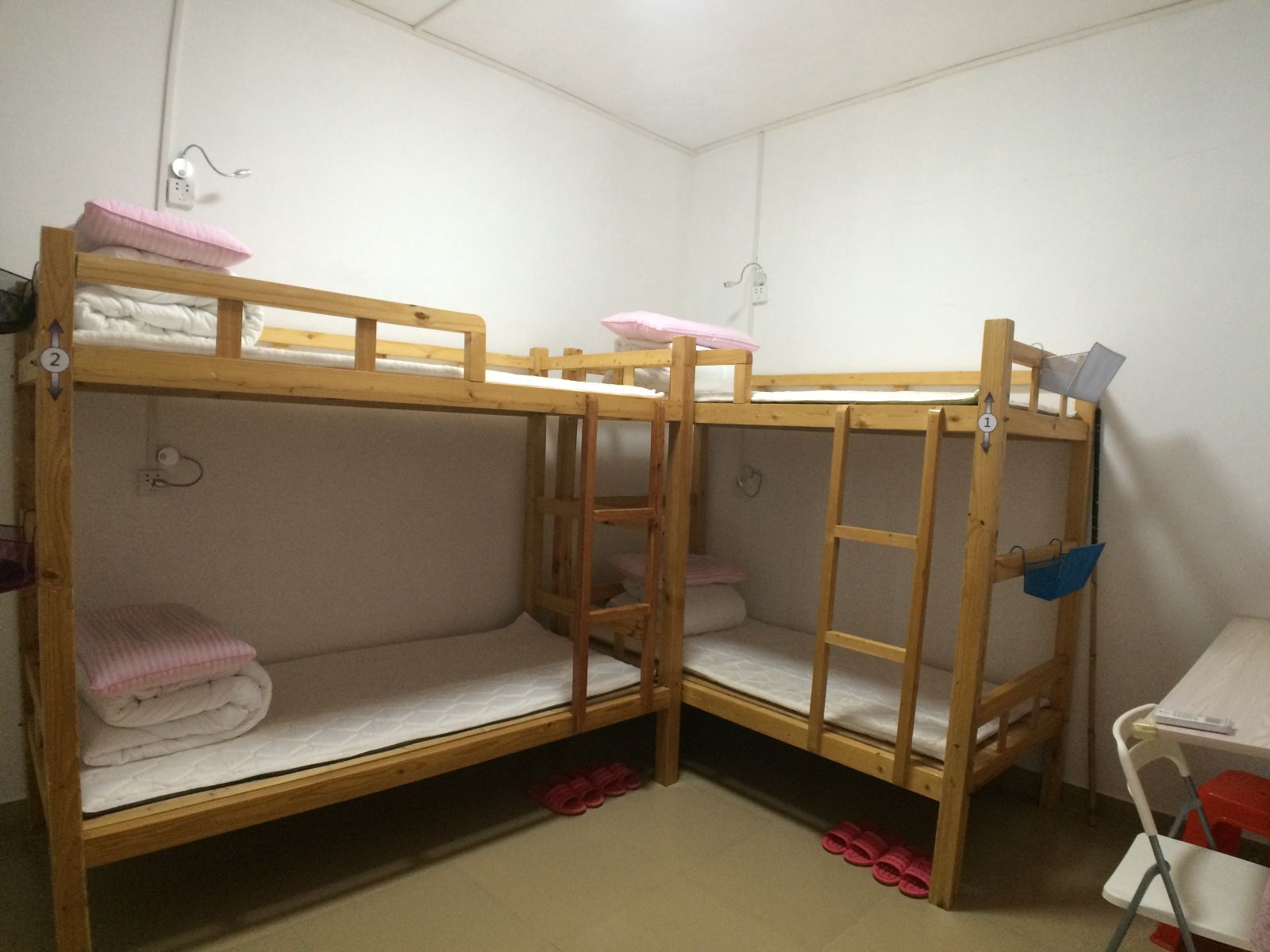 女四人间床位