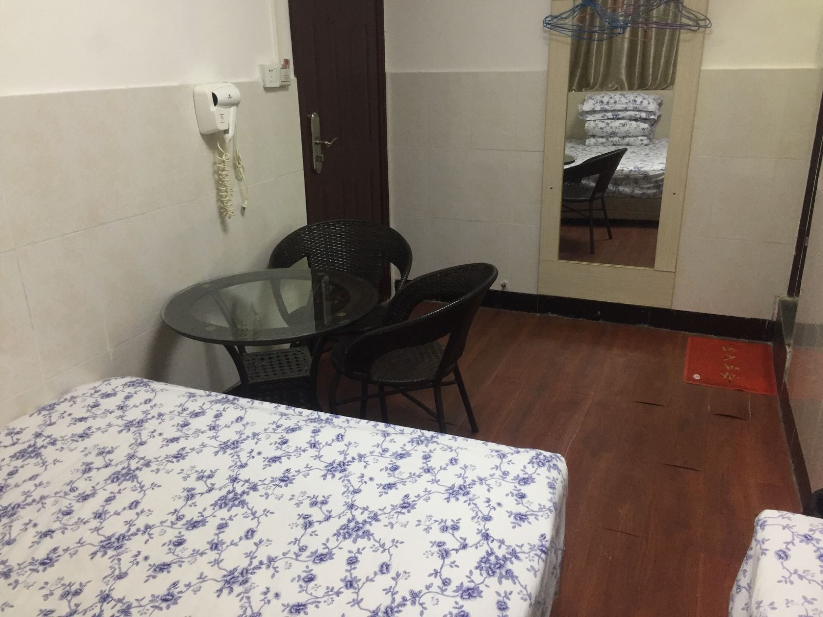 舒适双床间
