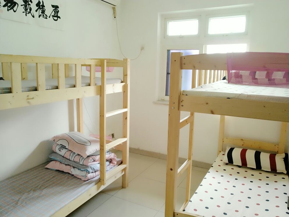简约舒适男生四人间