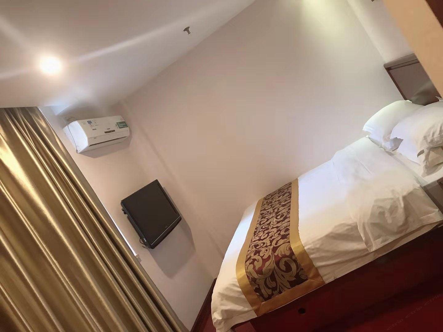 高级大床房