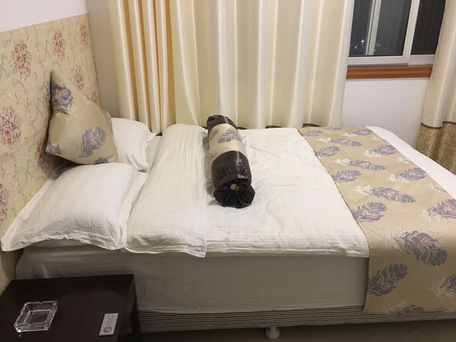 荣耀黄金大床房