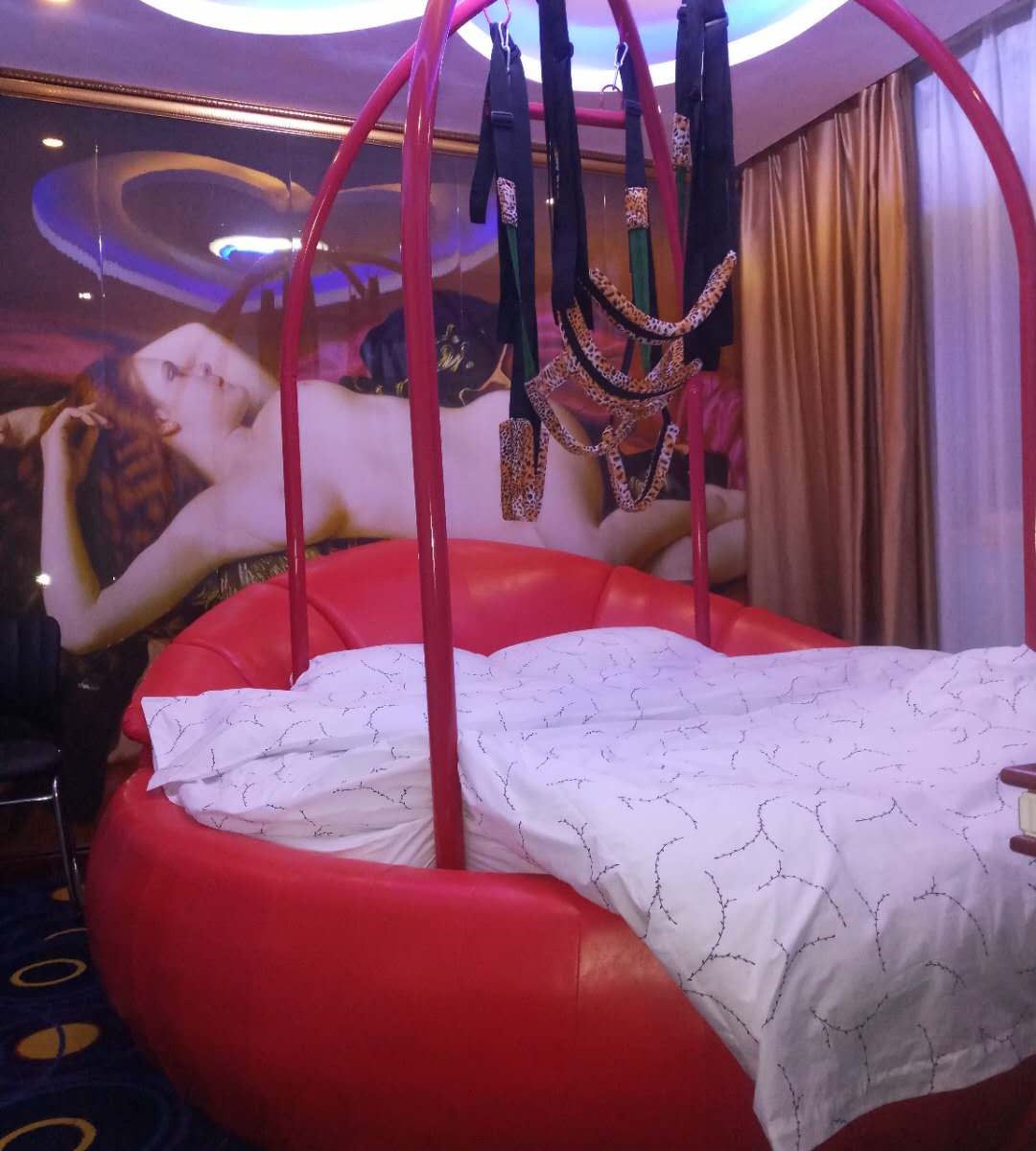 豪华情侣圆床房