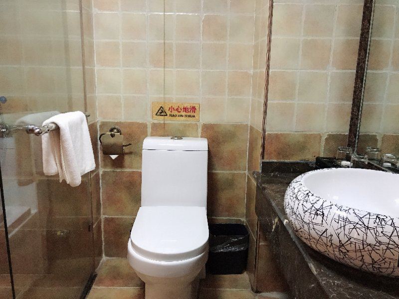 美悦三人房