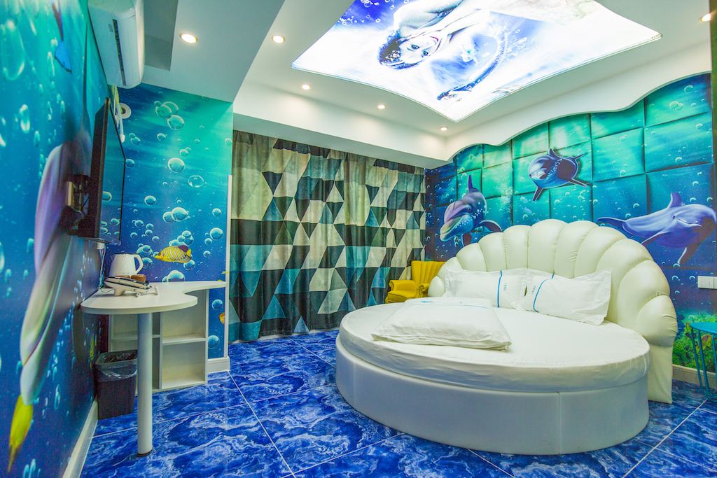 梦浴爱河电动床房