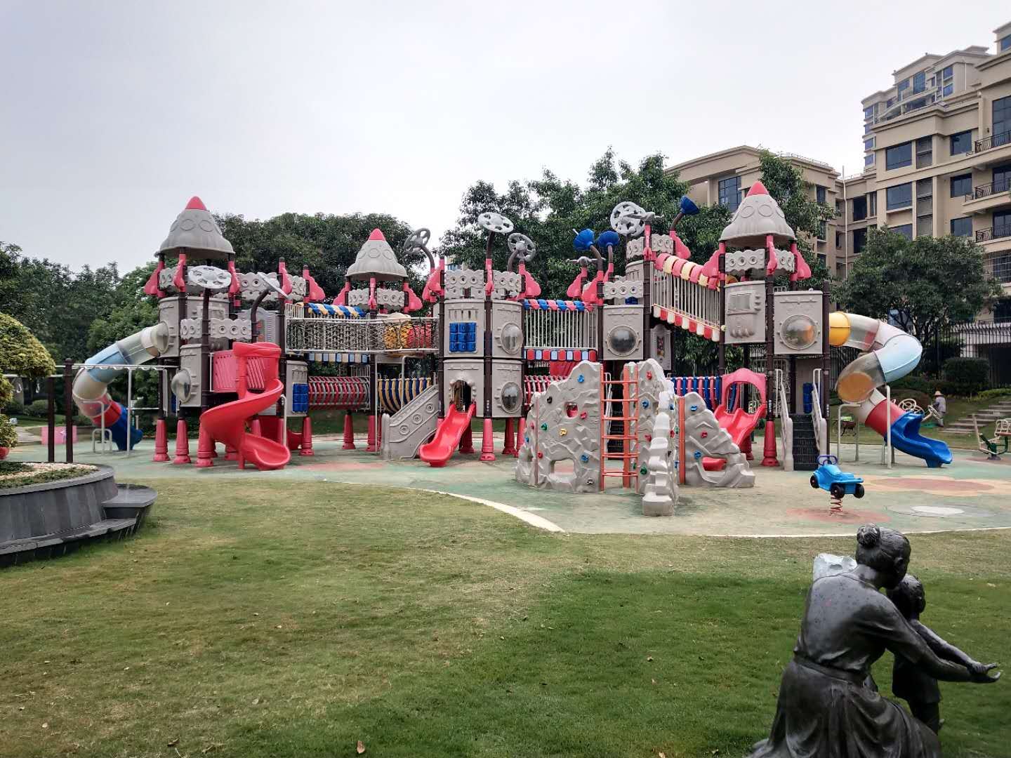 健身娱乐设施