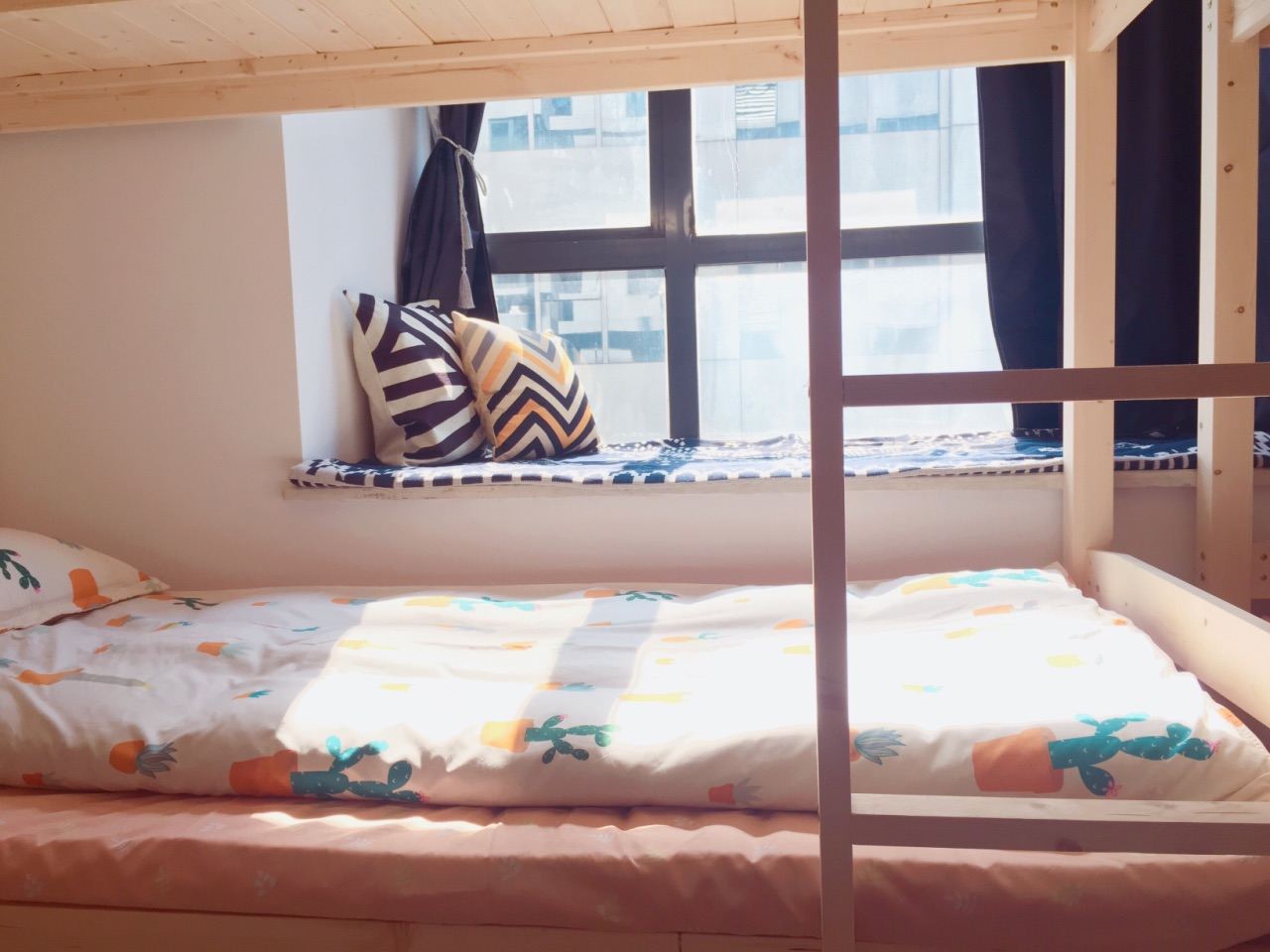 快乐女神六人房(床位房)(公共卫浴)