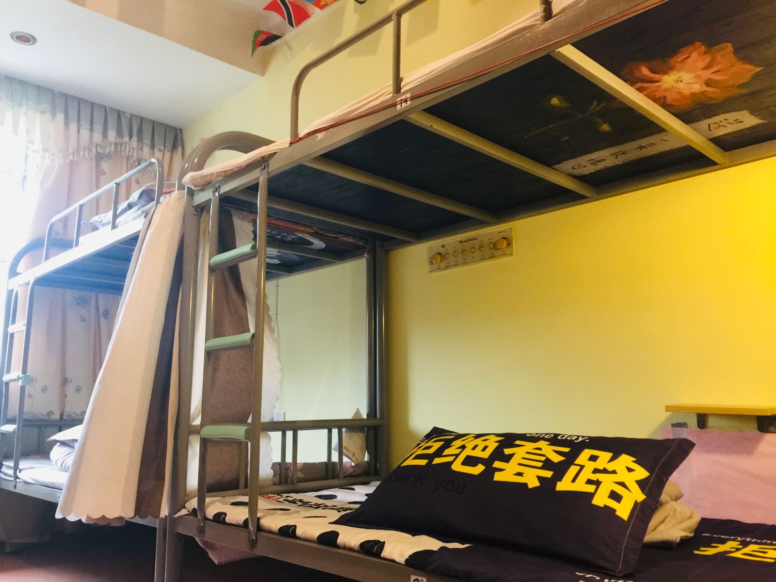 八人间床位