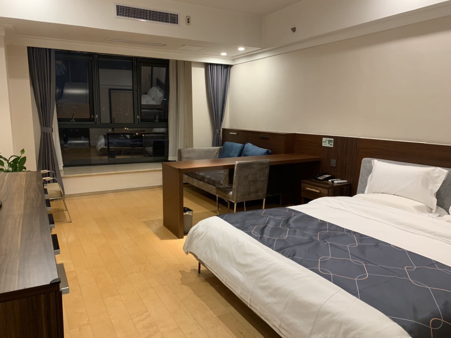 舒适大床房