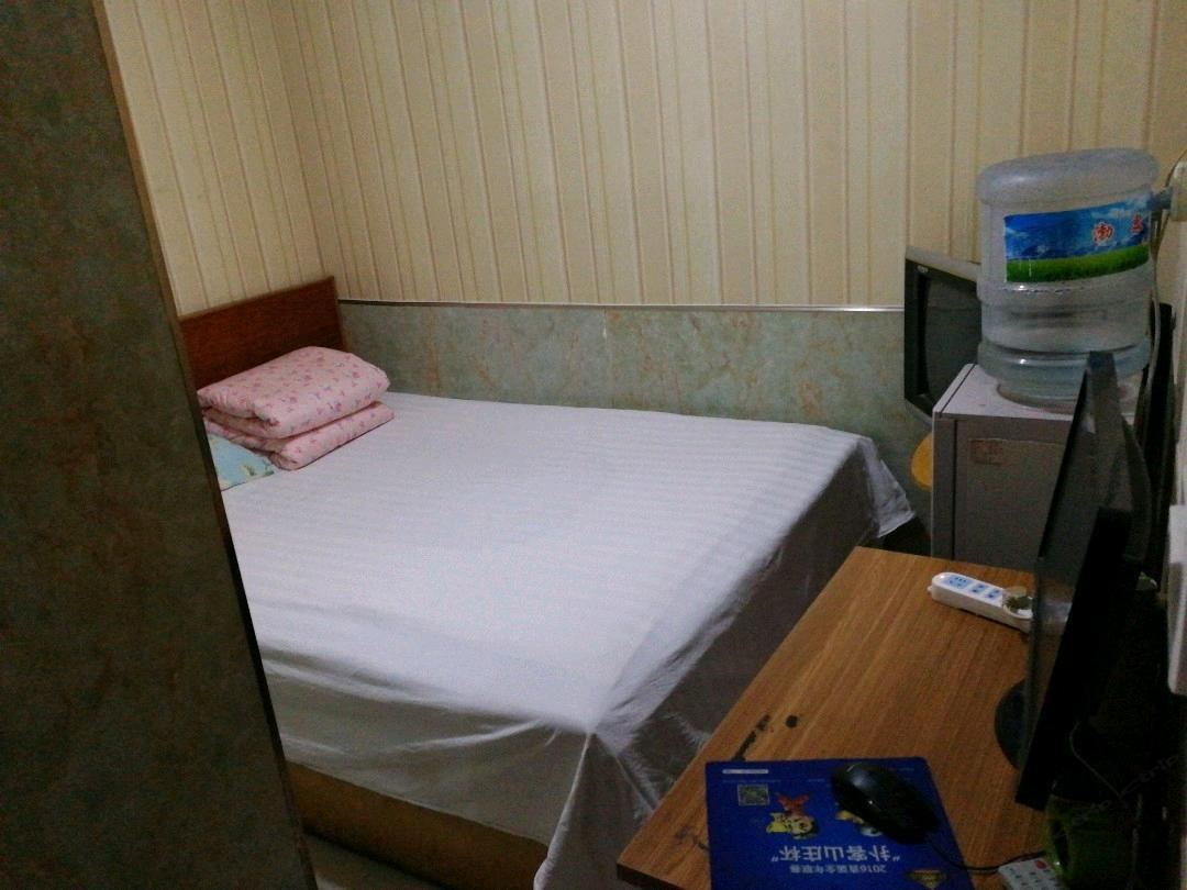 电脑大床房