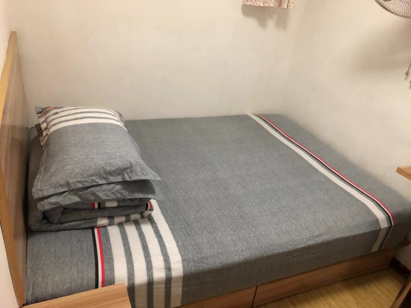 经济大床房(无窗)