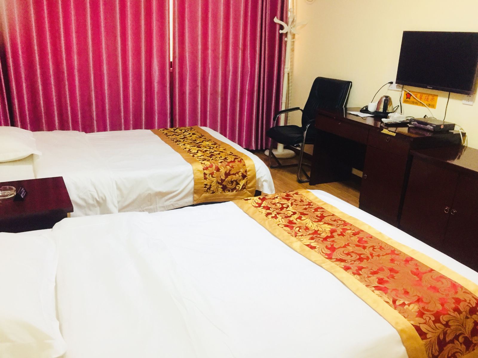 阳光双床间