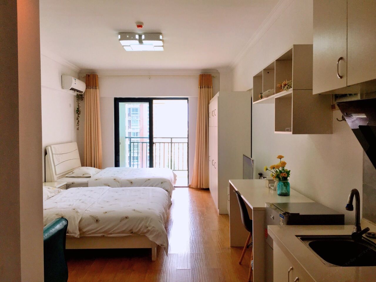 简约大阳台双床房