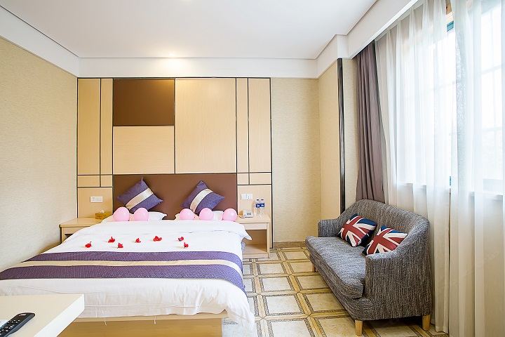 豪华大床房