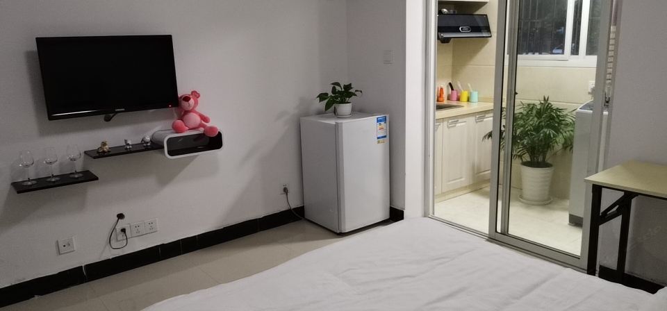 阳光大床房