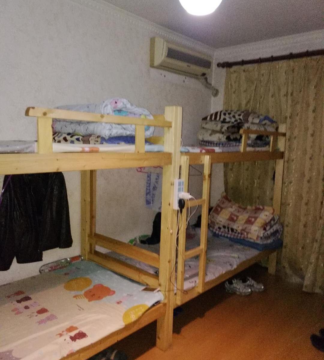 女生四人间床位房