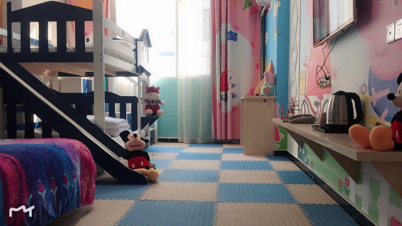 亲子滑梯三床欢乐房
