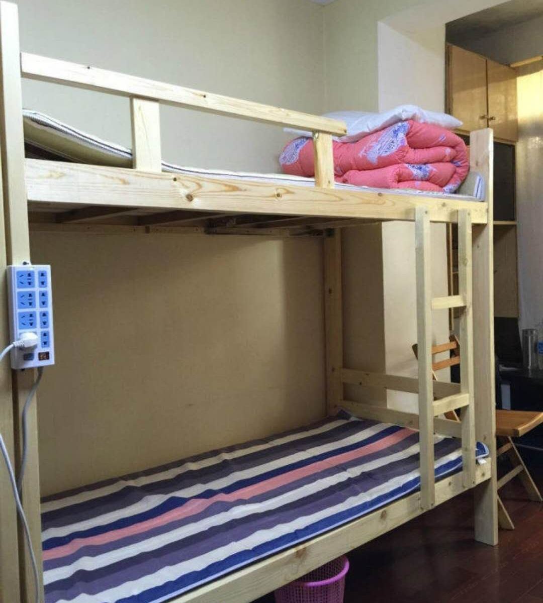 女生八人间床位房