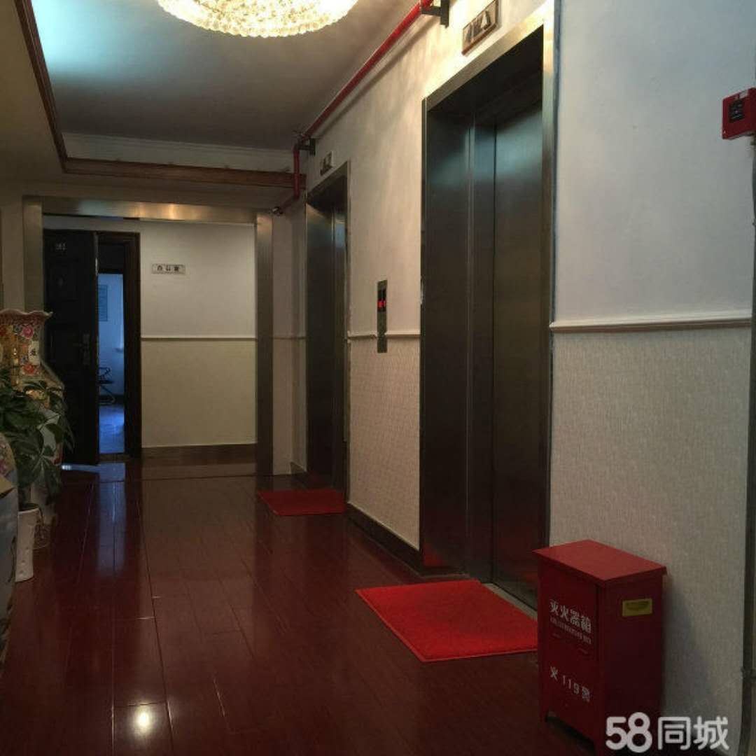 女生八人间床位房