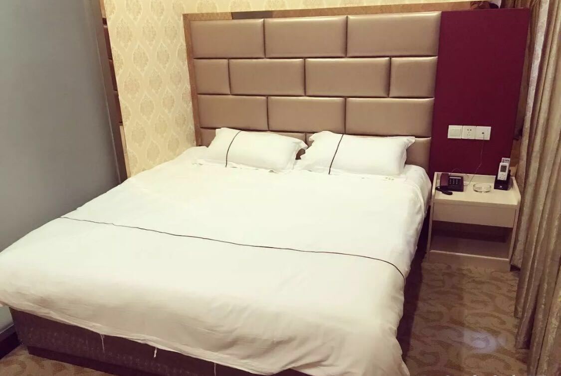 电脑大床房