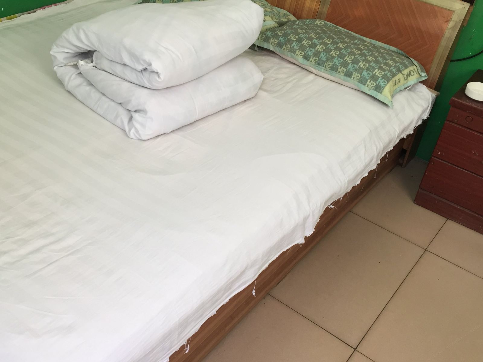 普通大床房(公共卫浴)
