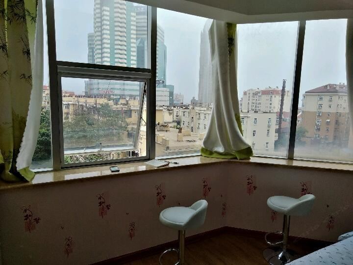 明窗双大床海景房