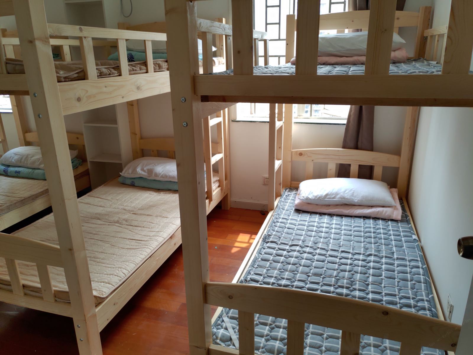 公主8人间(床位)(公共卫浴)