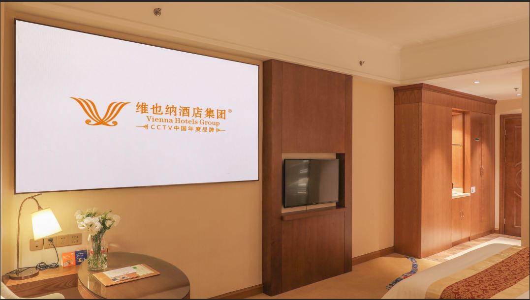阳光双床房