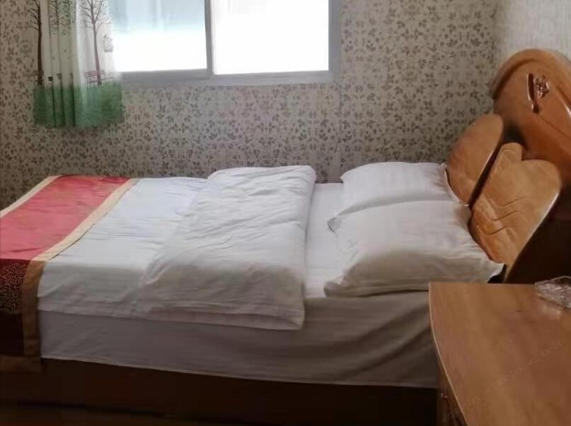 普通大床房(公共卫生间)(无法洗浴)