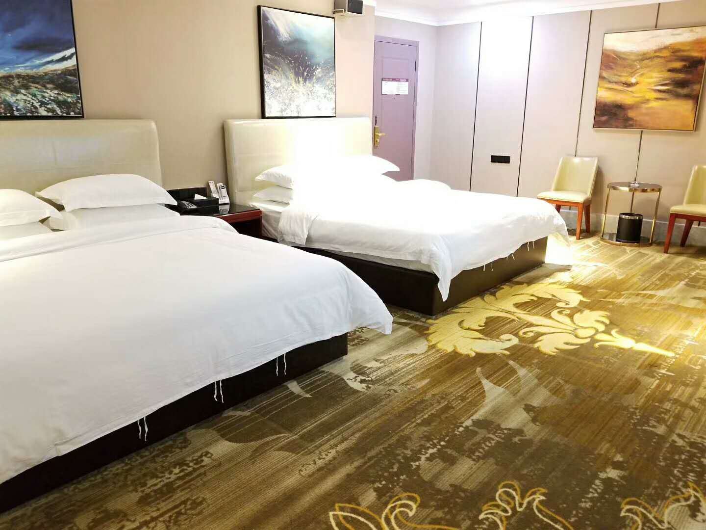 豪华双人大床房